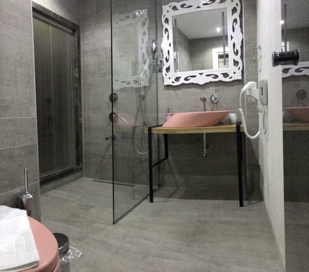 Ferush Boutique Hotel Урла Екстериор снимка